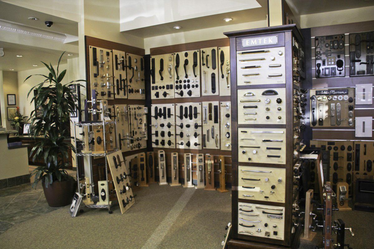 Title: Enhancing the Aesthetics of Hardware Store Fronts: A Comprehensive Guide to五金店门面装修效果图