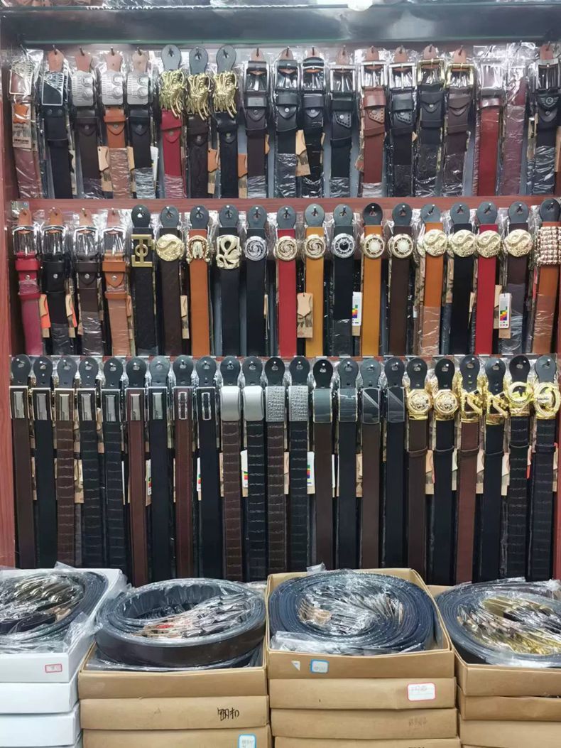 Title: Wholesale Market for Leather Goods and Hardware Accessories
