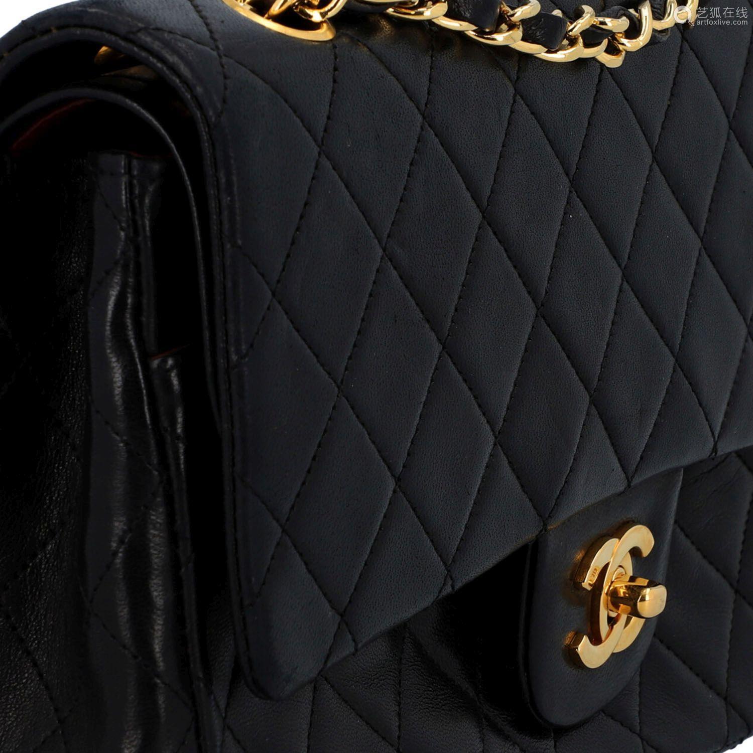 Title: Exploring the Timeless Elegance of Chanels 19 Black Hardware: A Retrospective Review