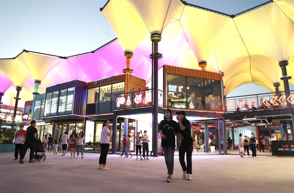 Night Market for Hardware and Miscellaneous Goods Wholesale