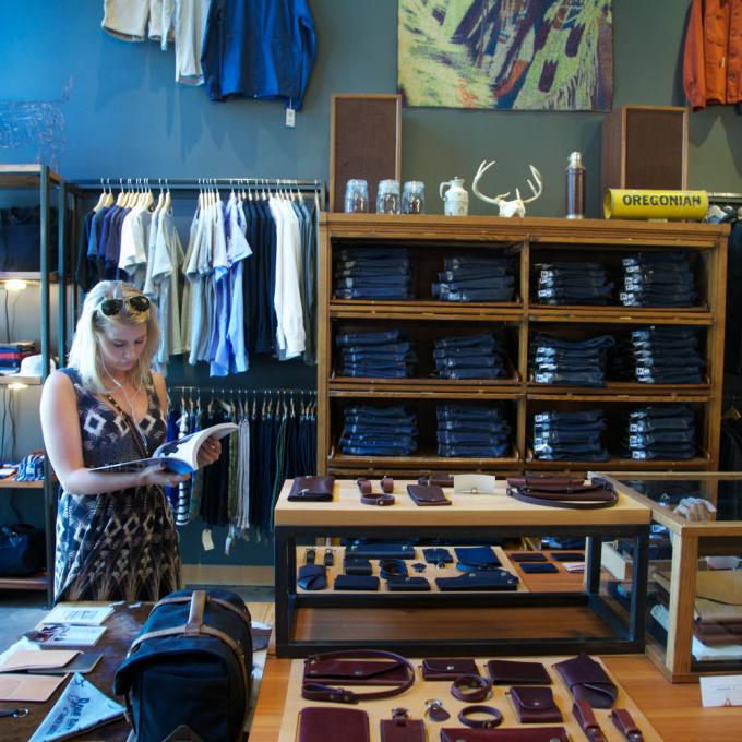 How to Franchise a Hardware Store