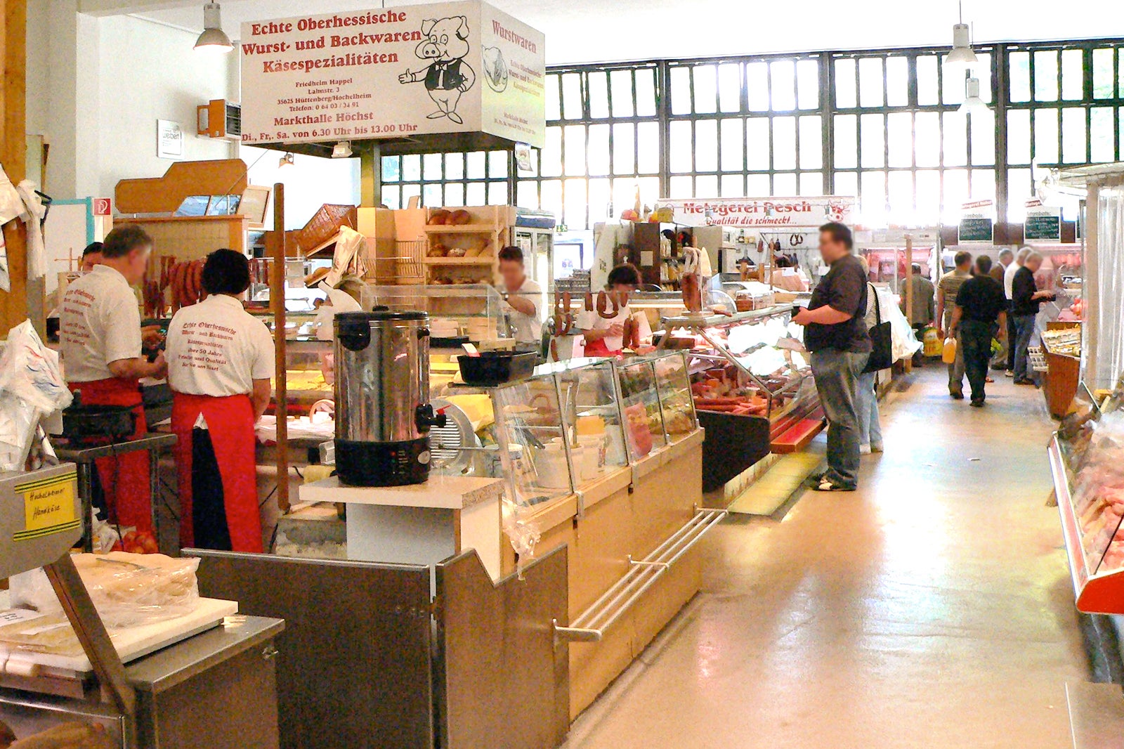 How to Franchise a Hardware Store