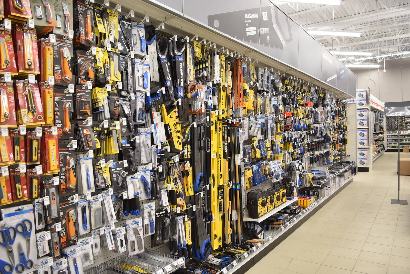Zhaoqing Hardware Store: A Quintessential五金店