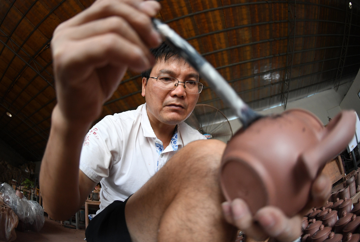 CUSTOMIZED WENJIN XIPAN IN MAOMING: A STORY OF CRAFTSMANSHIP AND QUALITY