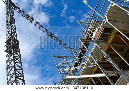What are the hardware fittings used in construction sites?