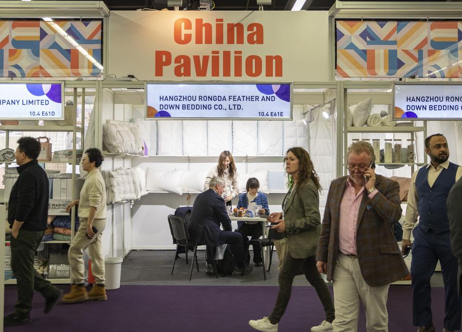 Title: The Evolution of German Hardware Stores and Their Chinese Counterparts