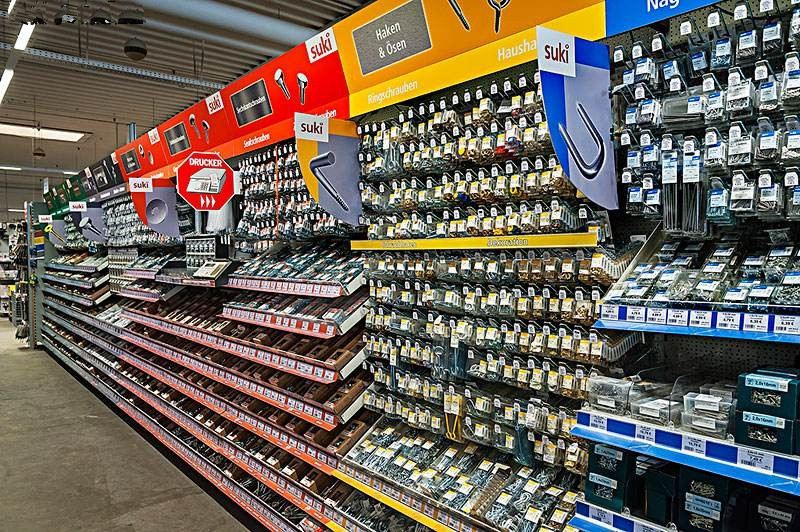 Title: The Vibrant World of Hardware Stores Near the五金店