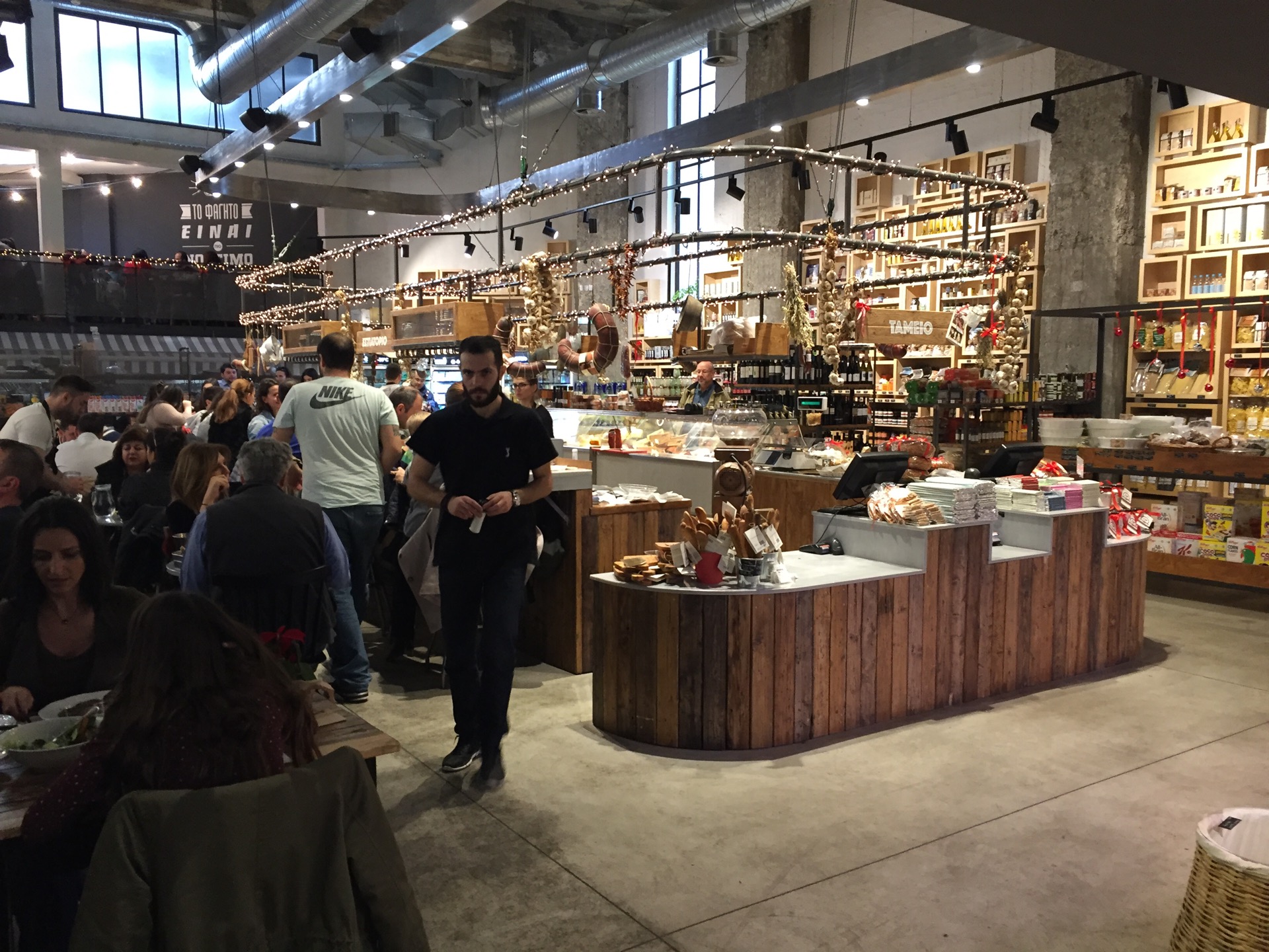 The Amazing Hardware Store of Xiantao