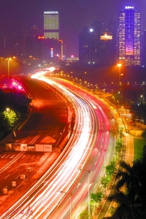 Title: A Glimpse into Guangzhous Hardware Wholesale Market
