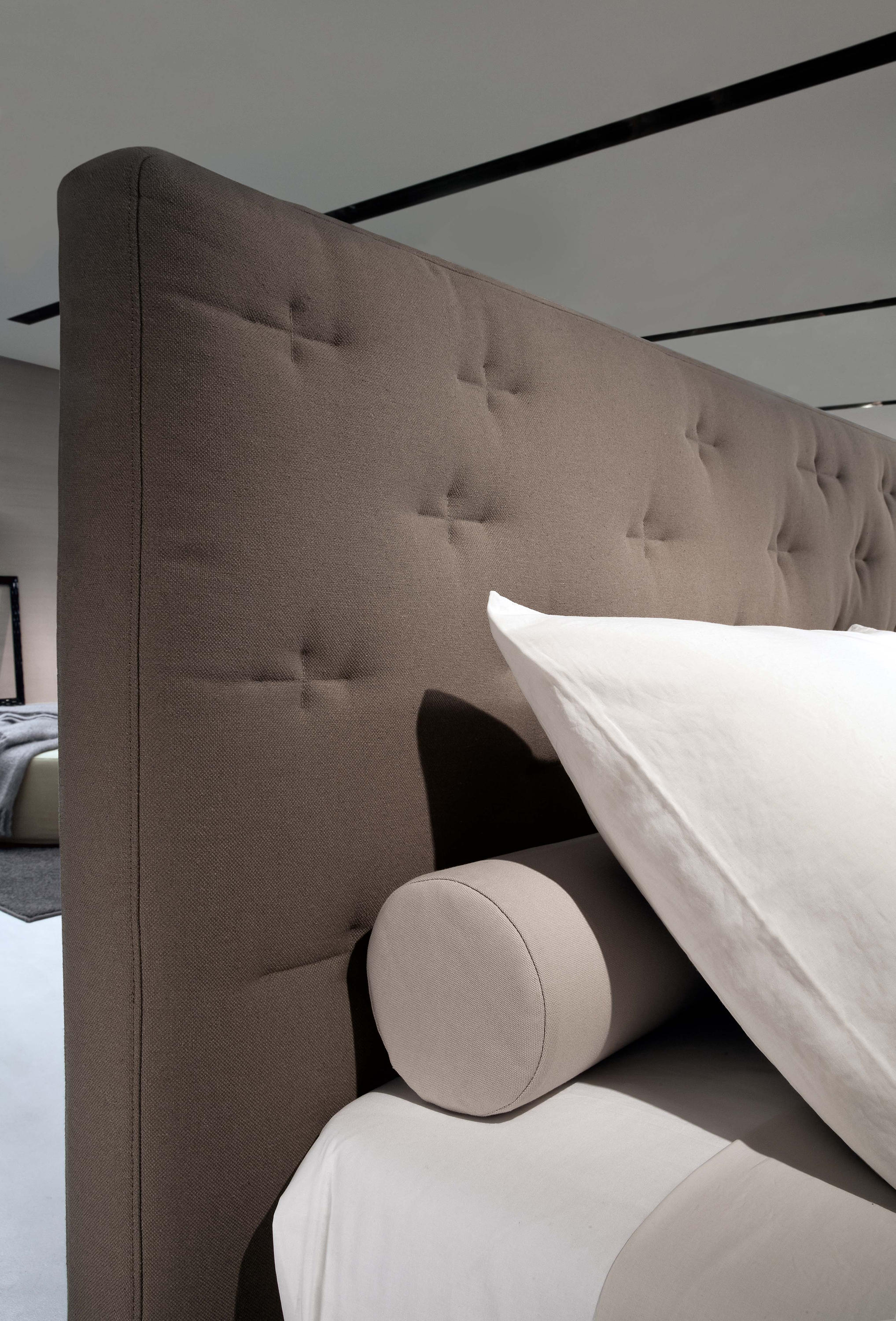 Title: Crafting Custom Hardware Furniture for Hotels: A惠州 Case Study