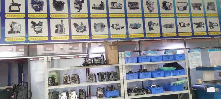 Title: 五金店奔驰， A Tale of Triumph and Adventure in the World of Hardware