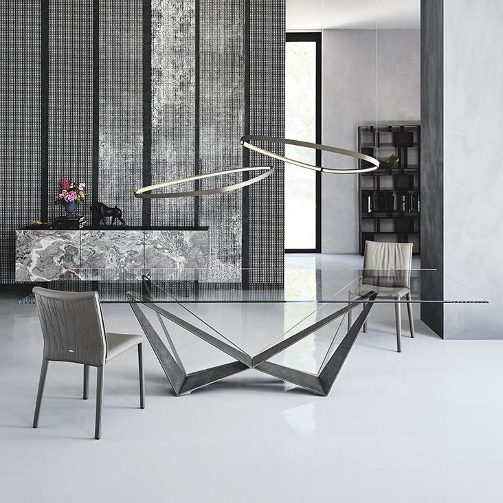 Metallic Harmony: The Art and Craft of Metal Furniture, particularly the Exquisite Dining Tables at Hardware Stores