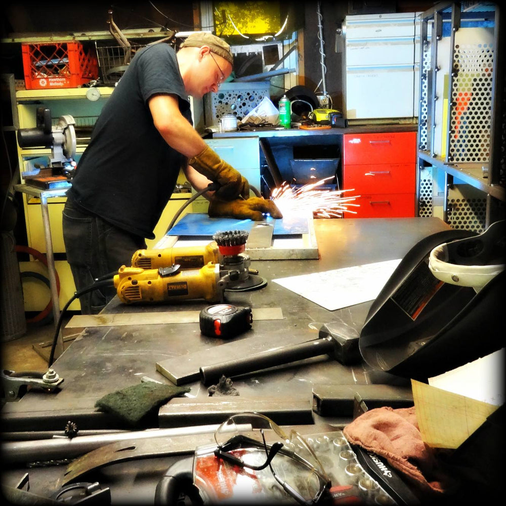 Title: Crafting Your Own Metalworks with a DIY五金店
