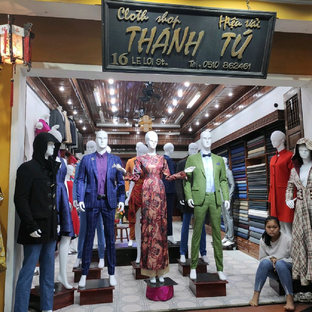 Title: The Magnificent Hardware Store of Hua Da Tian Lang