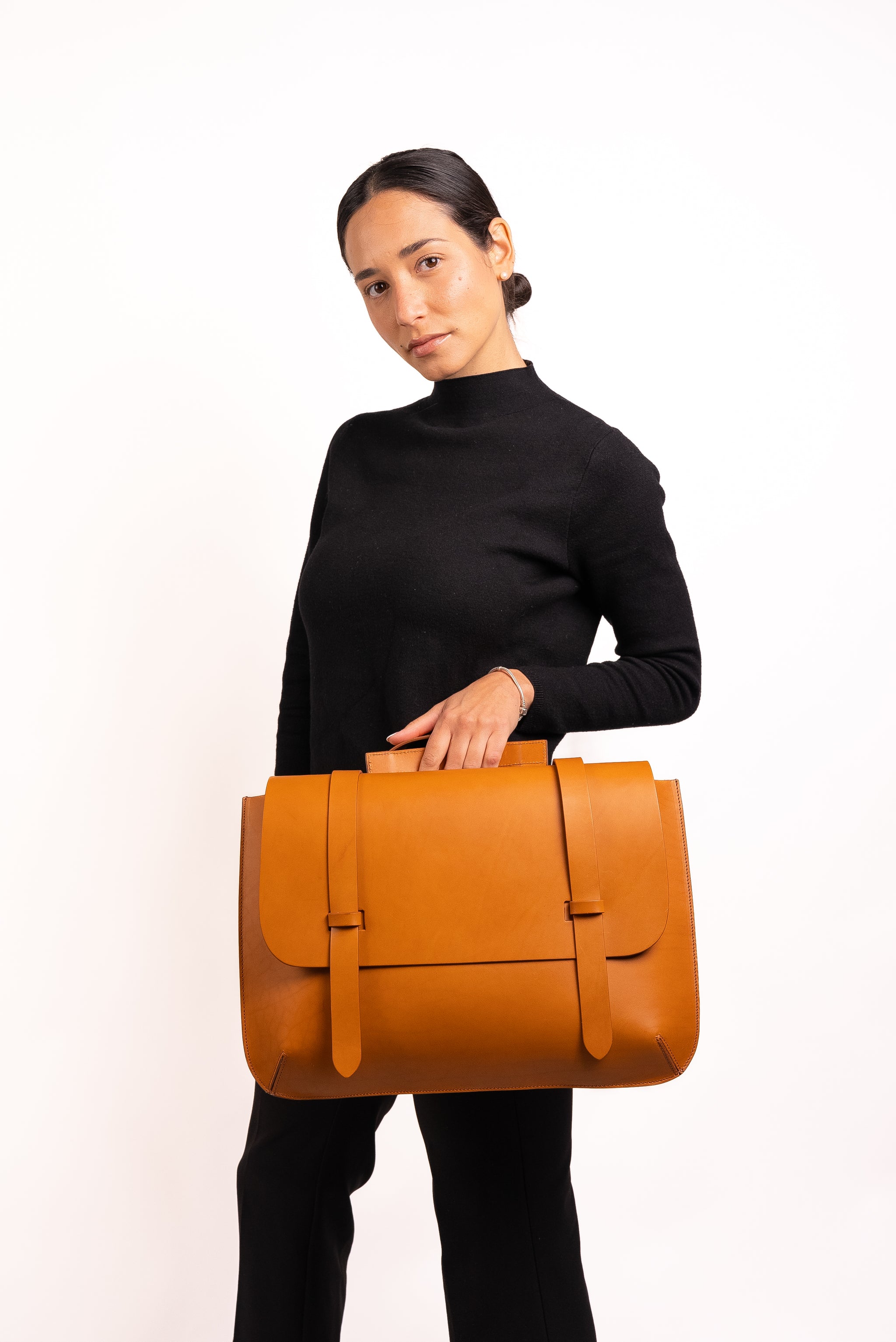 Exploring the Intricacies of Linyi Bag Hardware Accessories: An Experts Guide