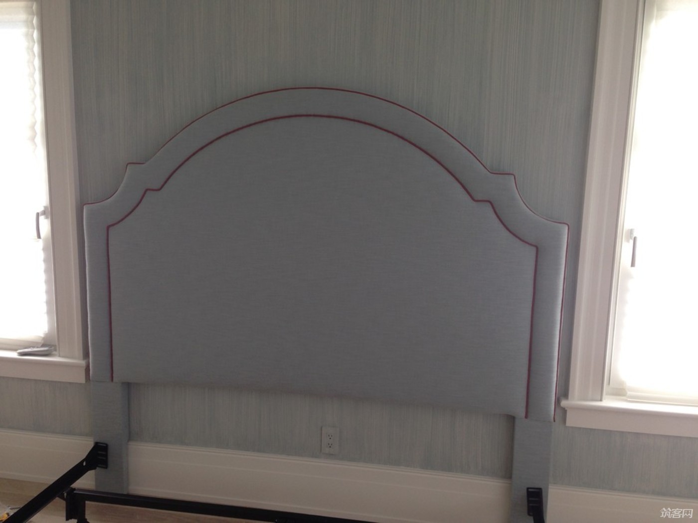 Shandong-Based Custom FurnitureFactory Specializing in Hardware Entrance Tables and Chairs