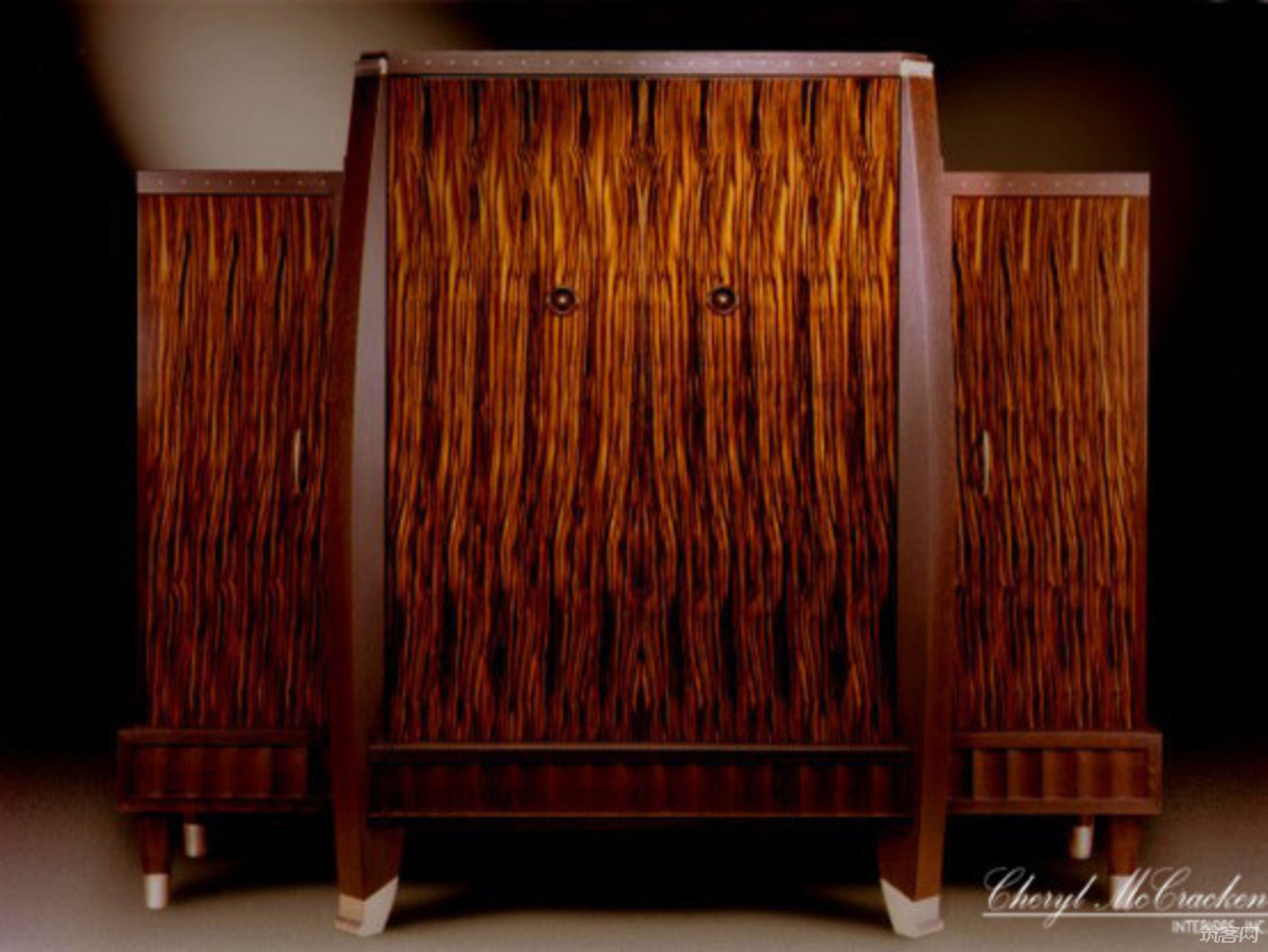 Shandong-Based Custom FurnitureFactory Specializing in Hardware Entrance Tables and Chairs