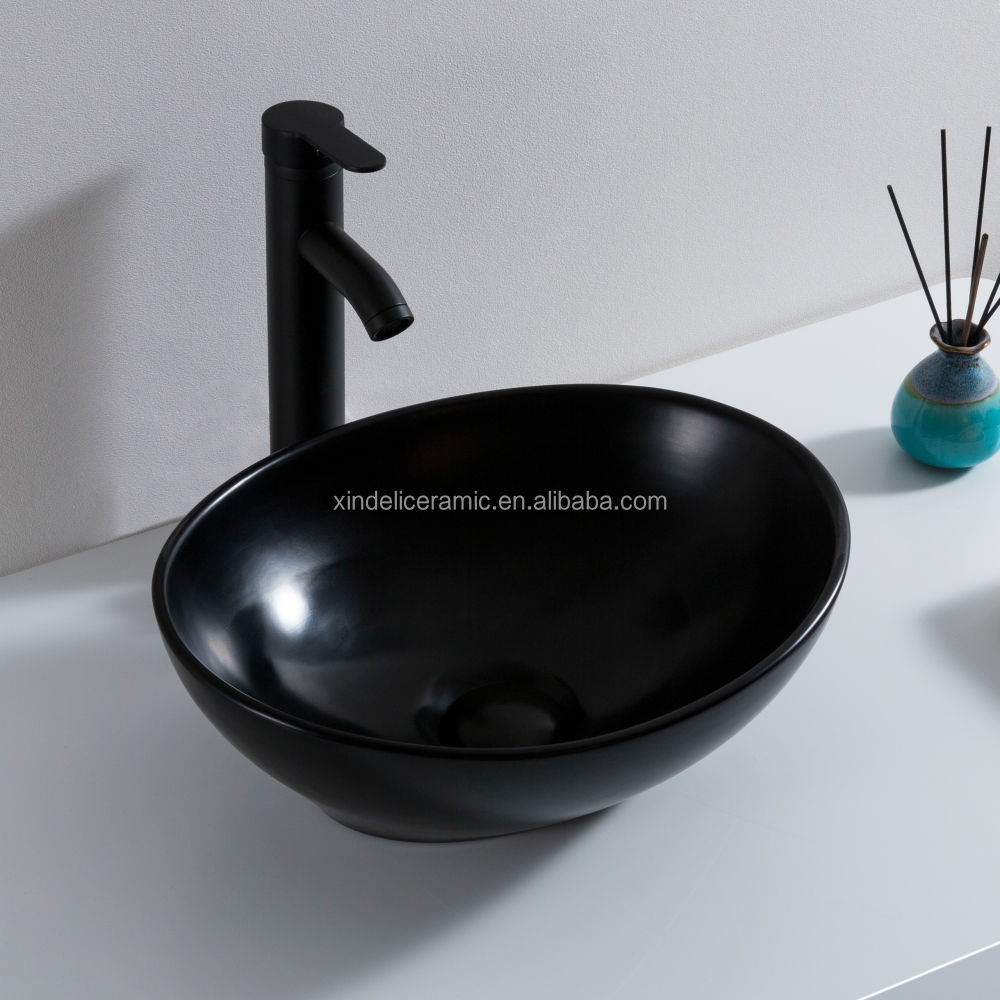 The Minimalist Beauty of Black and White in Bathroom Hardware