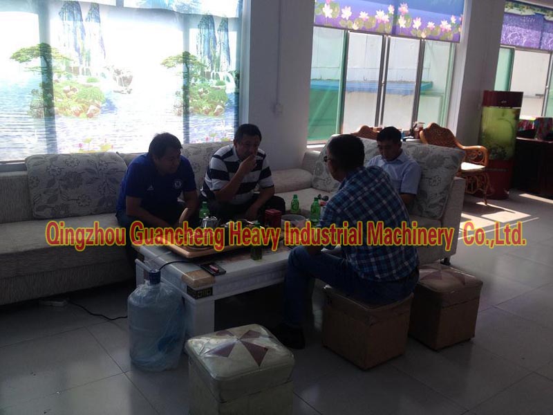 The Prosperous Business of Qunfeng County Hardware Wholesale