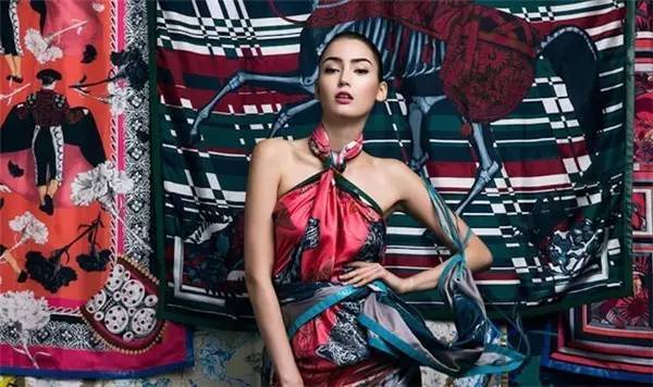 The Exquisite Beauty of Versace Metalware Accessories