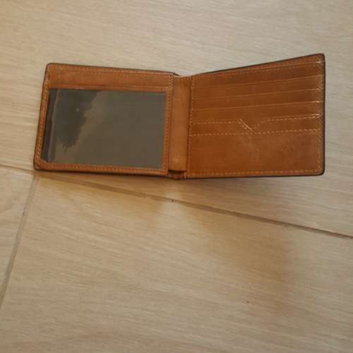 5 Top Male Leather Wallet Brands with a Metallic Touch