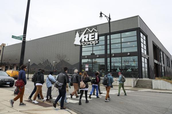 A Glimpse into the Vibrant Neighborhood of High-tech Hardware Stores near the Metro Center