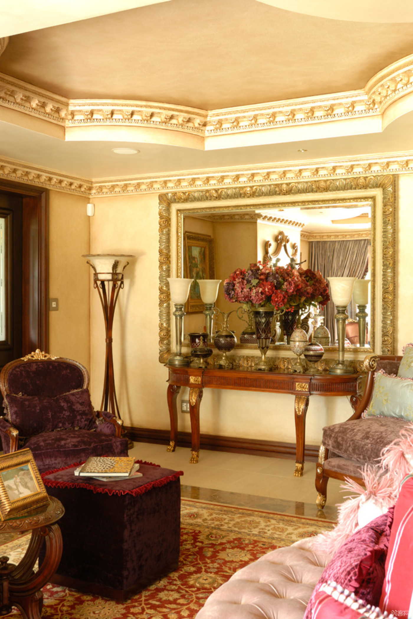 Crafting Luxury Furniture: An Exclusive High-End Hardware Furniture Customization Store