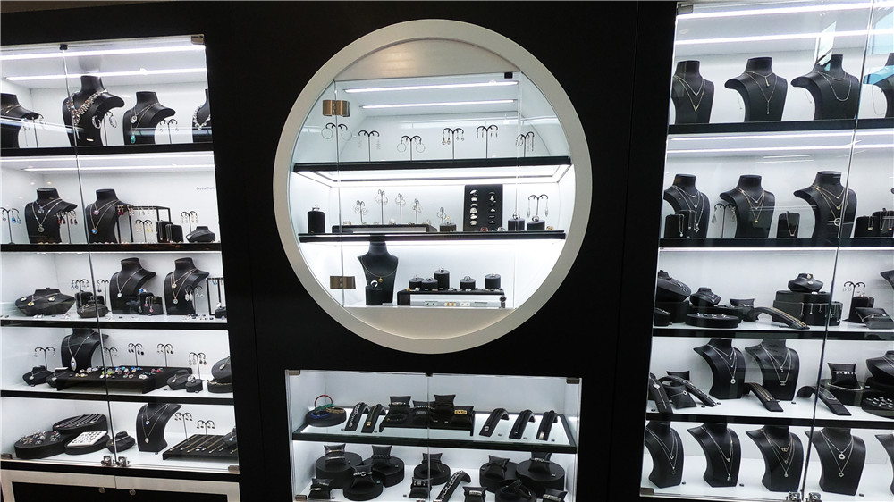 The Newly Opened Xiping Erlang Hardware Store
