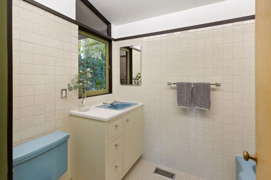 Understanding the Components of Customized Cabinet Hardware