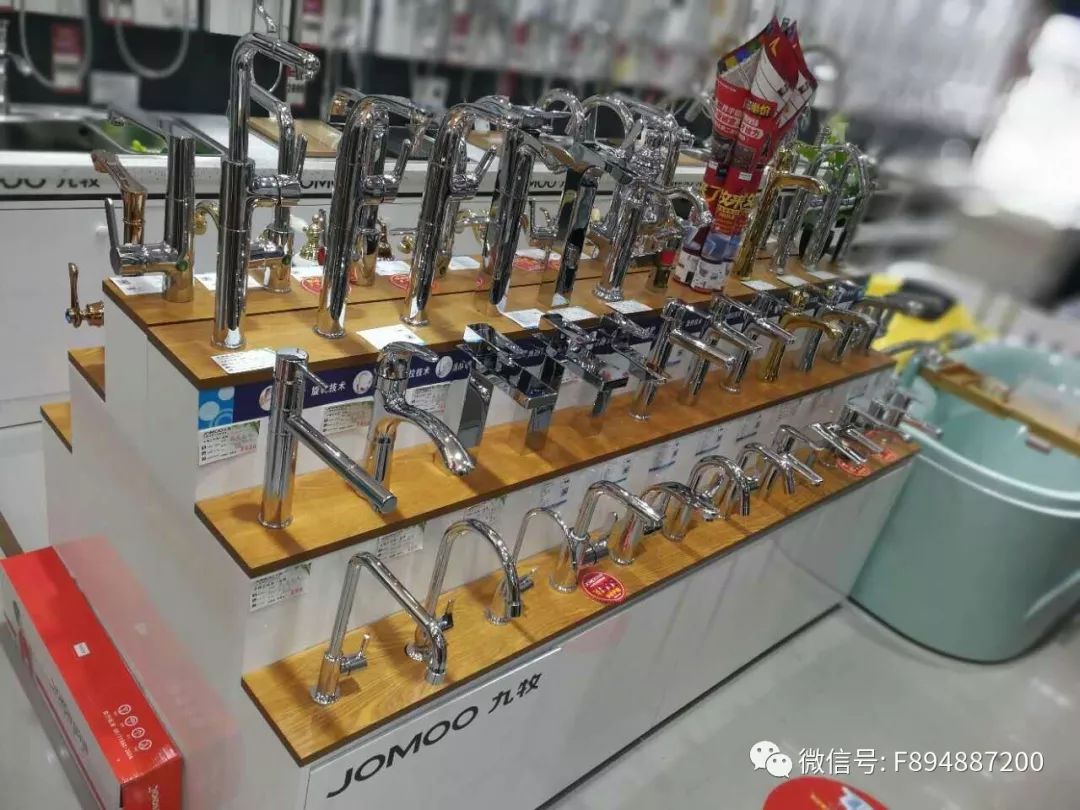 五金店展示灯架，提升店铺照明效果与销售业绩的实用工具