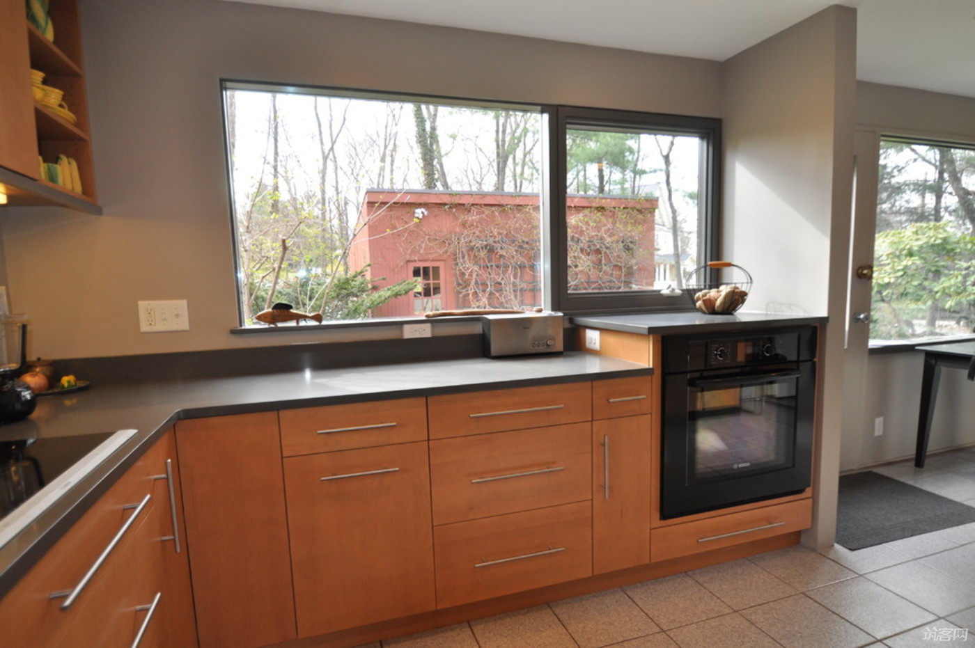 Customizing Minimalist Kitchen Racks with Narrow五金 Components for Efficient Storage Solutions