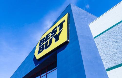 When Does the Hardware Store in Baoding Open?
