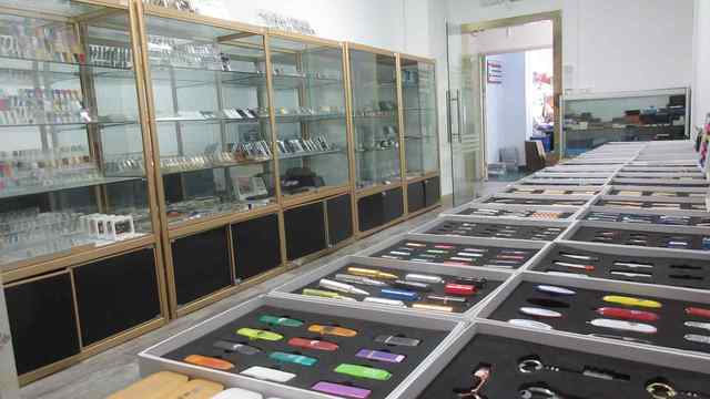 Micro Hardware Accessories Store in Qijiang District