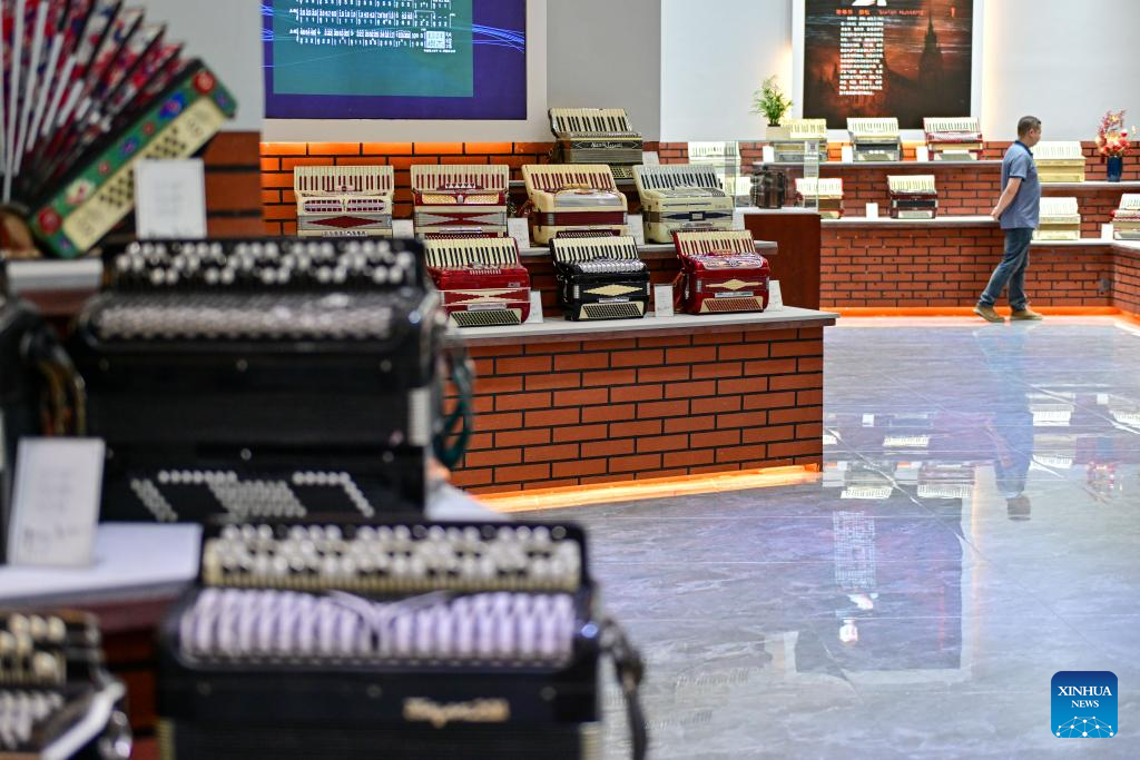 The Hardware Store of Changling Town, Wangjiang County