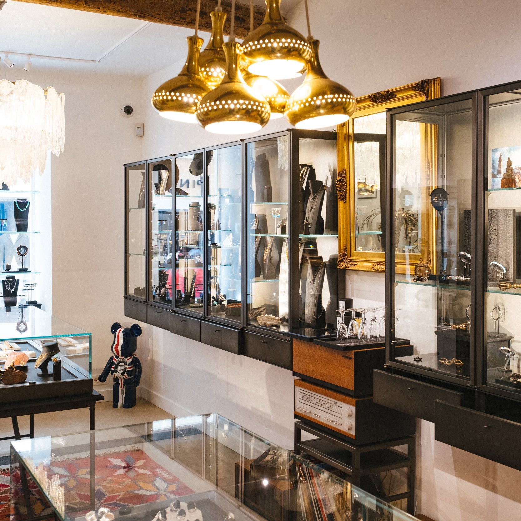 Discovering the Treasures of Mandalays五金 Stores