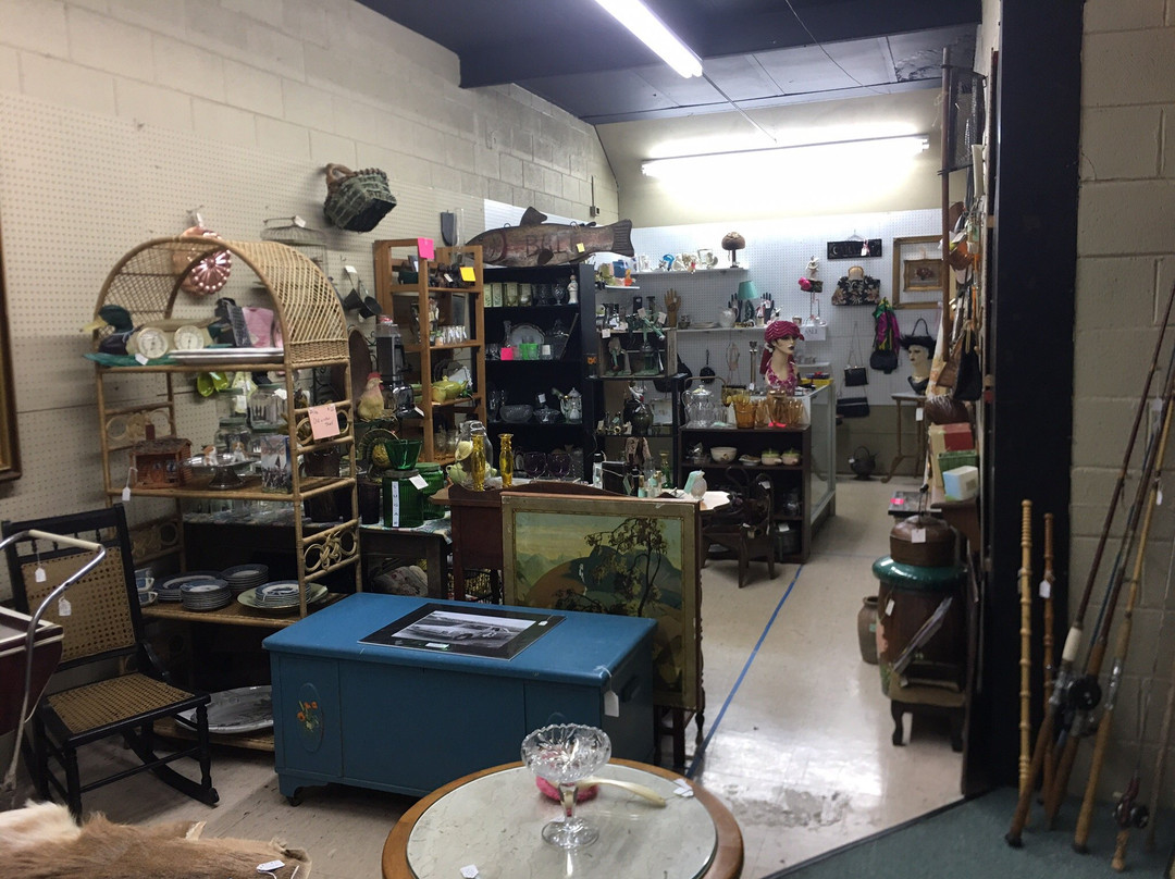 The Story of Sanya Huafei Hardware Store