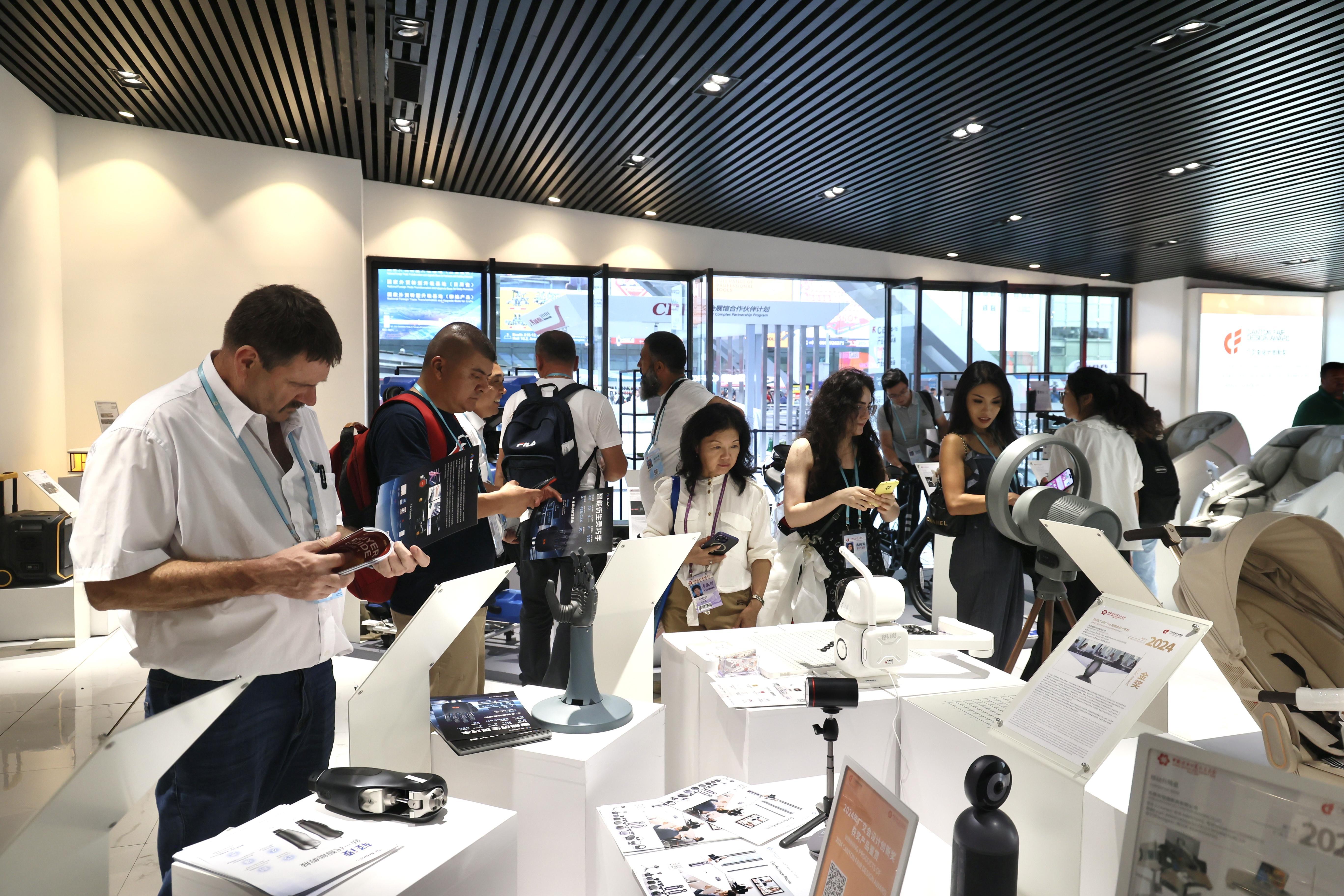 Chuanqing Hardware Store: An Immersive Experience in Traditional Craftsmanship and Modern Innovation