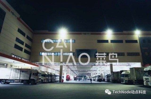 五金店 in the Construction Site: A Tale of Trade and Collaboration