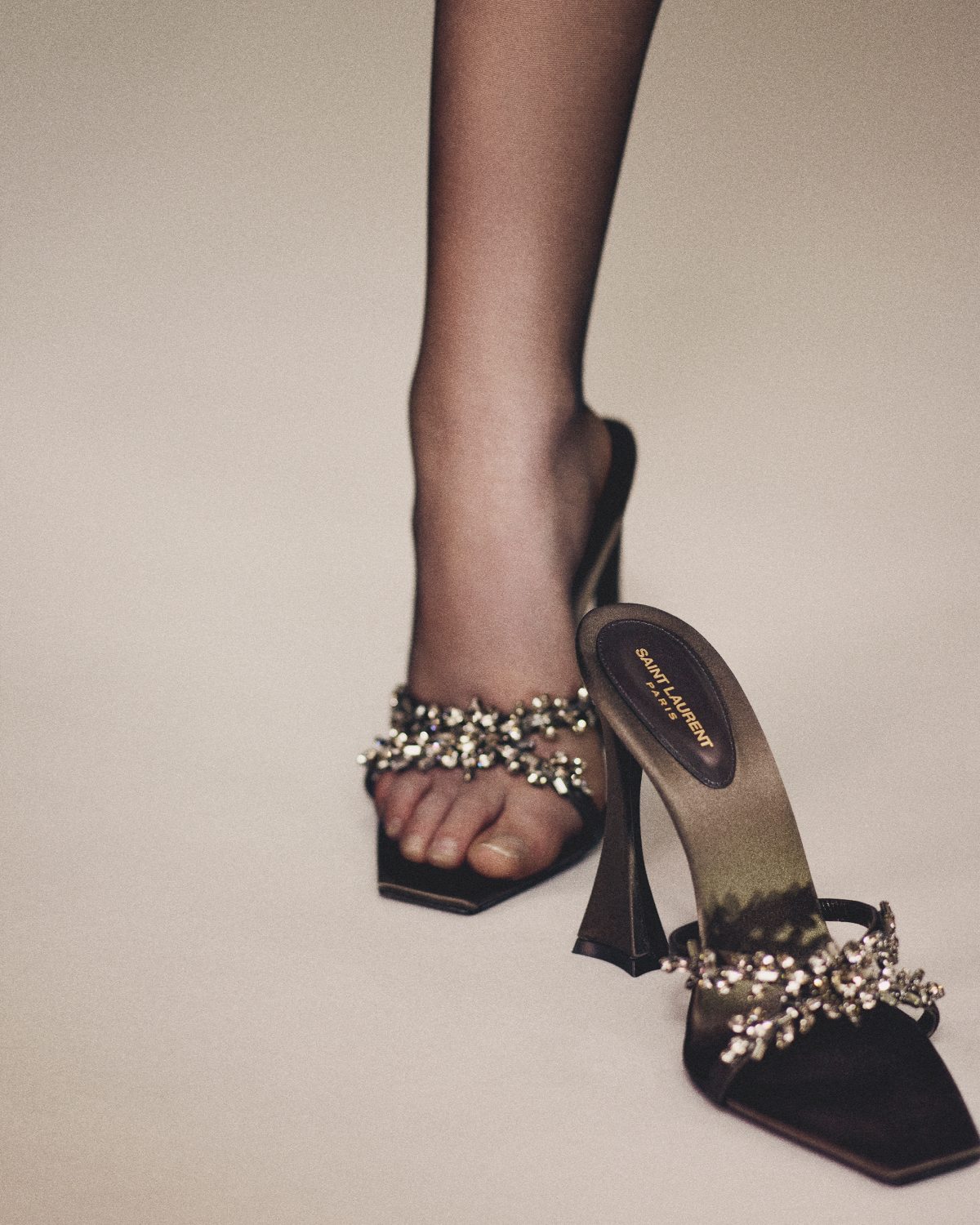 Exploring the World of Womens Footwear with Luxe Apparel Brands
