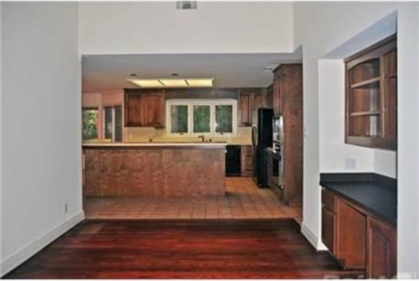 Selecting the Right Kitchen Cabinet Hardware for Your Customized Space