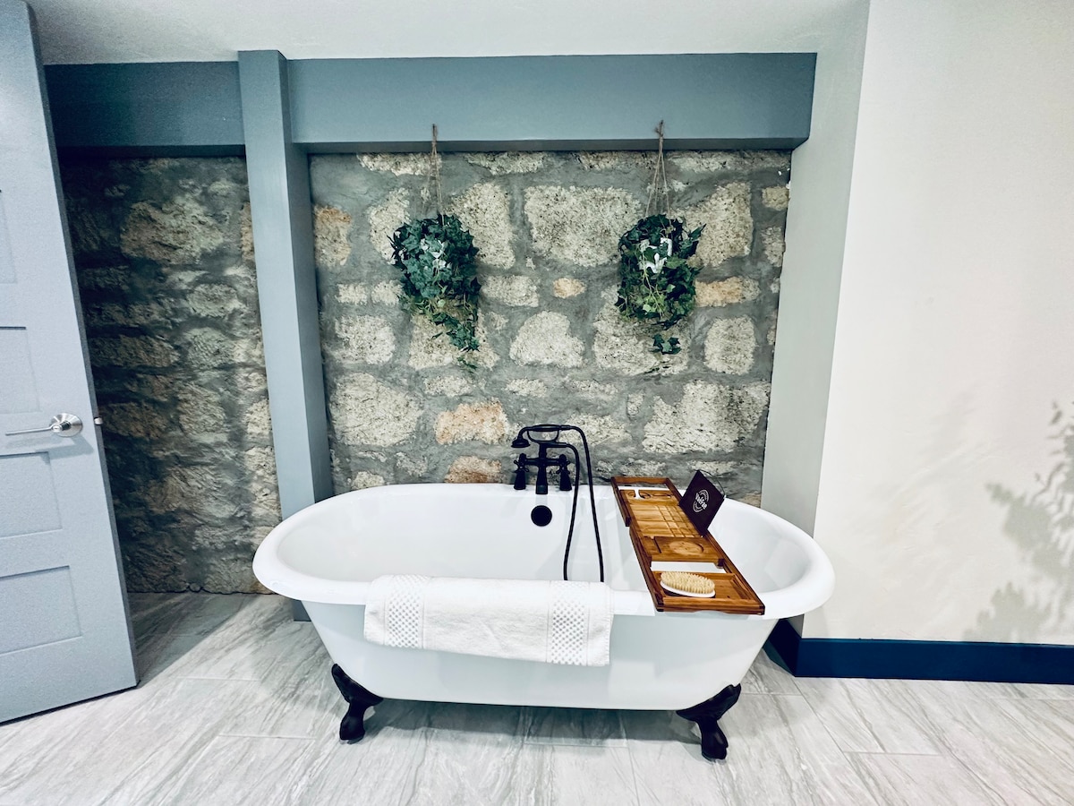 Exploring the Luzhou Wardrobe Hardware Store: A Journey to the Heart of Home Decor