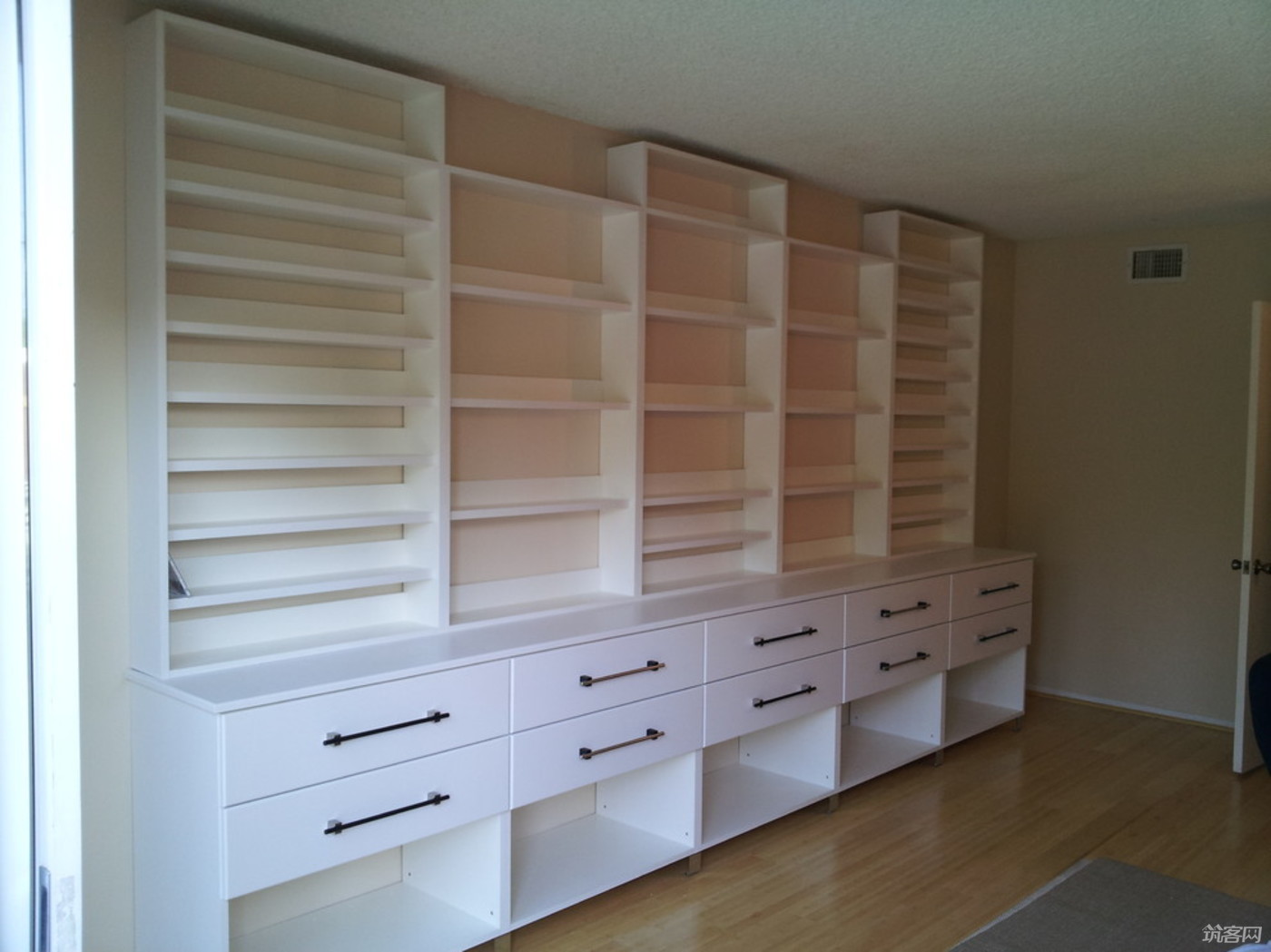 Custom Wall Niche Hardware: The Unique and Functional Design Element
