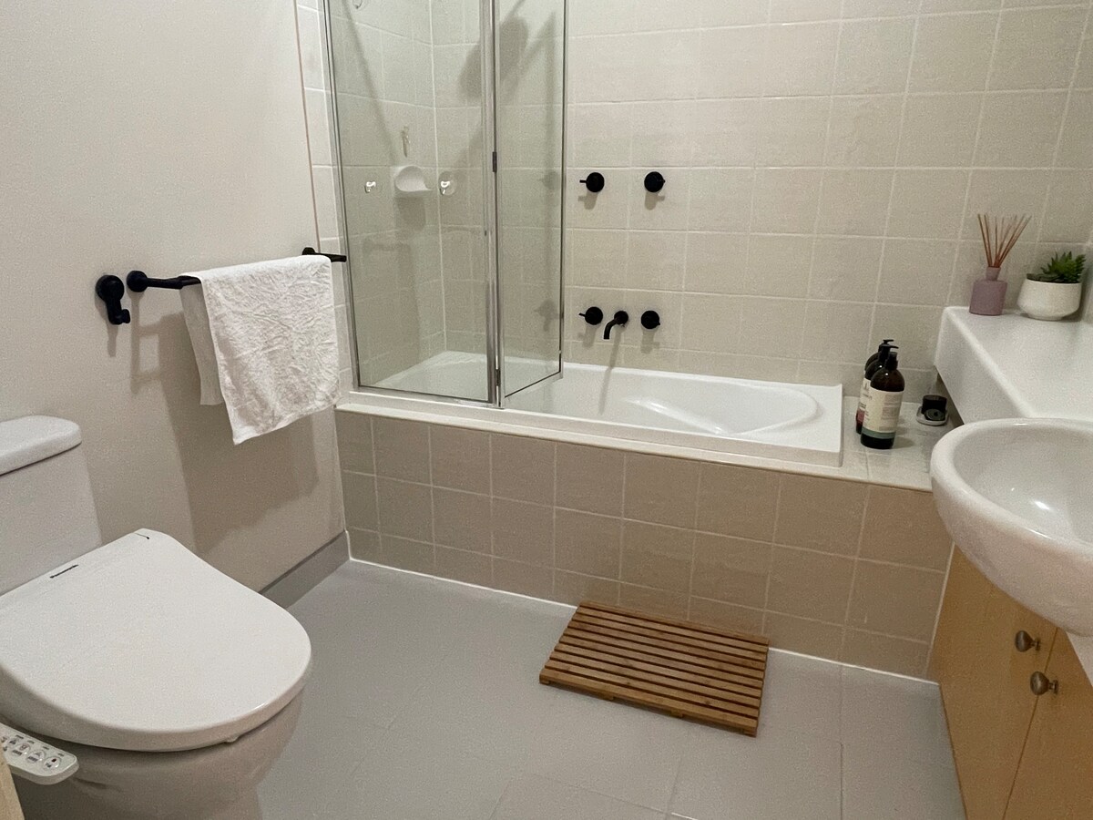 Japanese Bathroom Hardware Brands: A Guide to Quality and Style