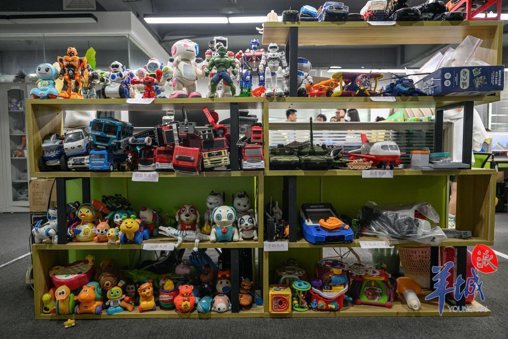 Qinchuan District Jisheng Hardware Store: A Little Shop with Big Charm