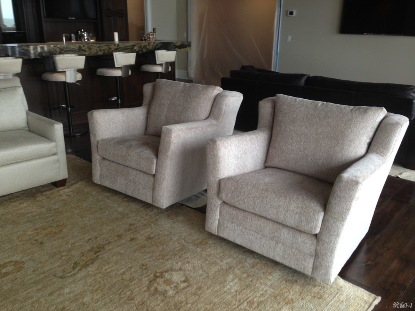 Custom Furniture Hardware Displaying Sponge: A Detailed Look and Its Significance