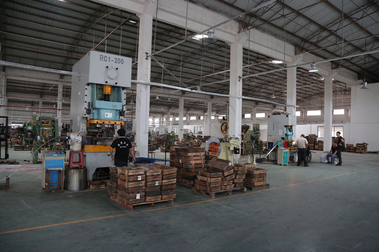 Opening Hardware Wholesale Company in Kaifeng