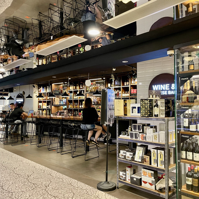 Discover the Authenticity in Xiangfan Hardware Store