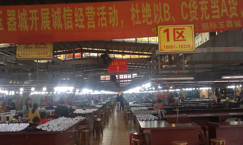 容县五金配件市场，一个充满活力的工业基地